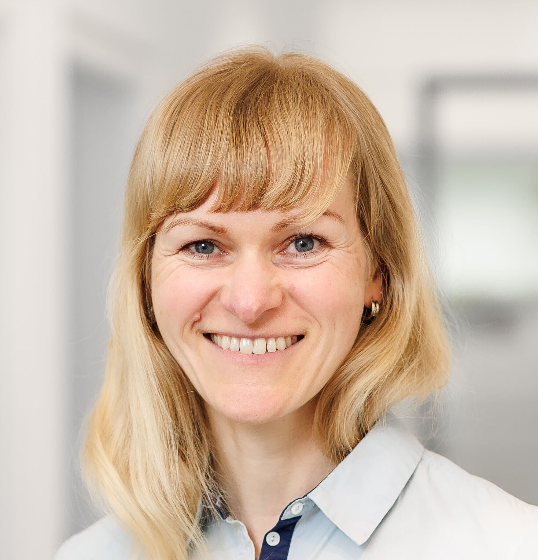 Frau Born ist für das Personalwesen zuständig.