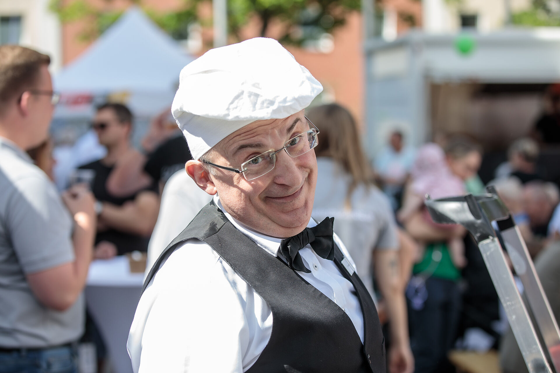 Künstler Grinblatt auf dem Mieterfest.